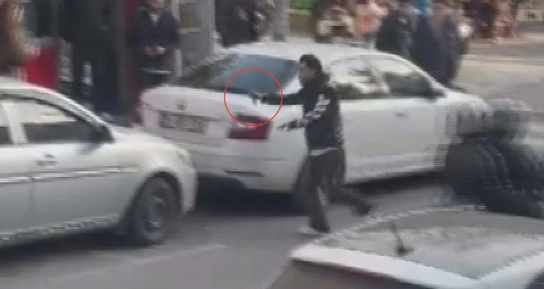 İstanbul’da Panik Yaratan Olay: Bıçaklı Saldırgan Dehşet Saçtı