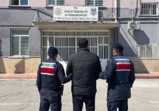 Afyonkarahisar’da 21 yıl hapis cezası bulunan şahıs yakalandı