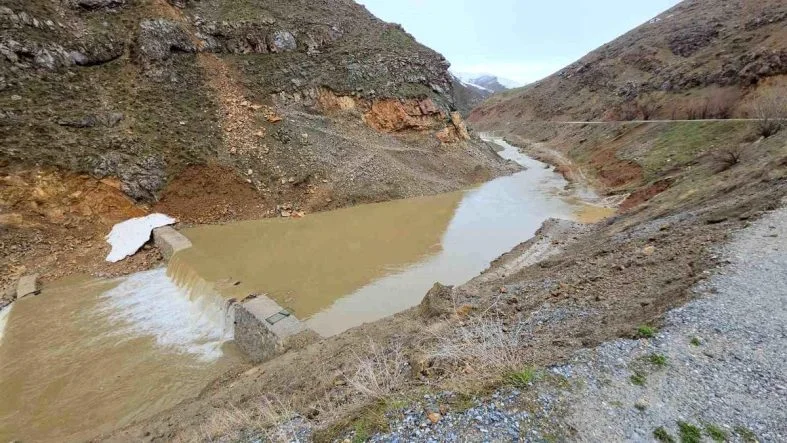 Bahçesaray’da su taşkını tehlikesi