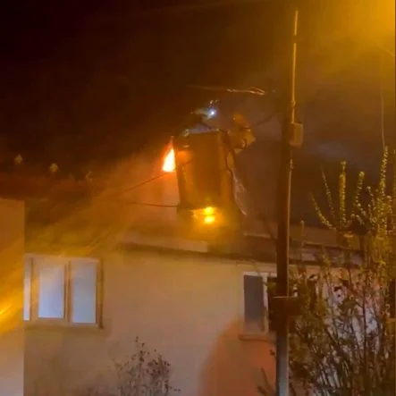 Bolu’da 2 katlı evin bacasında yangın