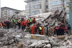 depremde-3-kisinin-oldugu-nusret-bey-apartmani-davasinda-iki-kamu-gorevlisine-hapis-cezasi-HYuFdlSN.jpg