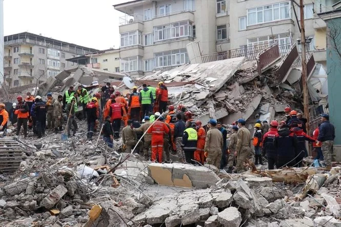 depremde-3-kisinin-oldugu-nusret-bey-apartmani-davasinda-iki-kamu-gorevlisine-hapis-cezasi-HYuFdlSN.jpg