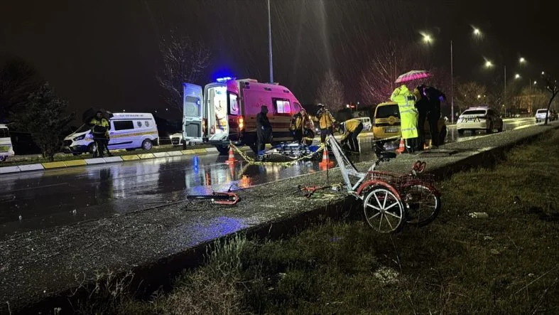 Erzincan’da taksiyle çarpışan bisikletin sürücüsü öldü