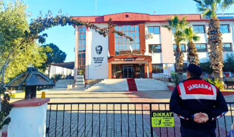 jandarma-okul-onlerindeki-guvenlik-tedbirlerini-artirdi-GQEsYgEu.jpg