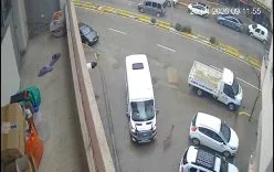 karaca-giresunun-gorele-ilcesinde-sehir-merkezine-indi-iki-araca-carpti-gozden-kayboldu-r5jCu9k8.jpg