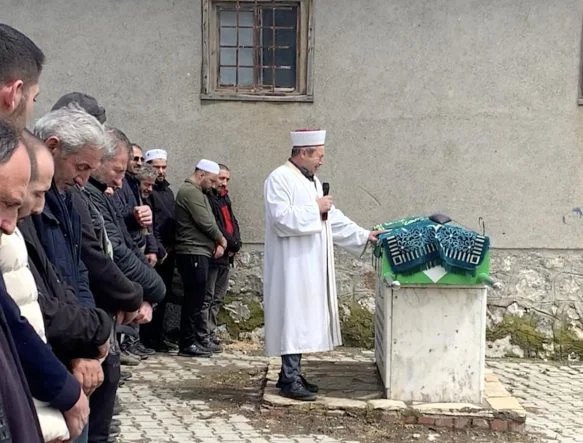 “Köyün neşesi” engelli genç herkesi gözyaşlarına boğdu: İmam ayakta durmakta güçlük çekti