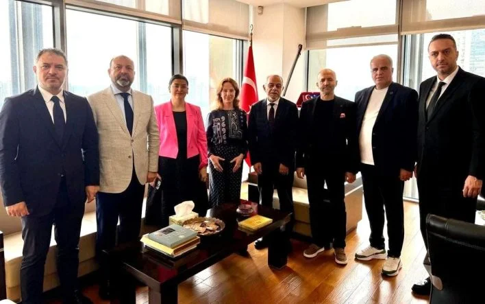 kutso-heyeti-kanton-fuarinda-kuresel-is-birligi-firsatlarini-degerlendirdi-pcMlrRt6.jpg