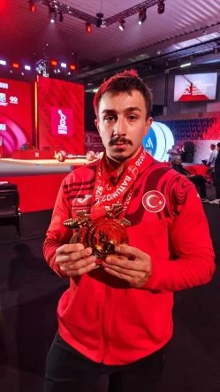 milli-halterci-yusuf-fehmi-genc-avrupa-sampiyonasinda-2-altin-madalya-kazandi-B6gG4ZGv.jpg