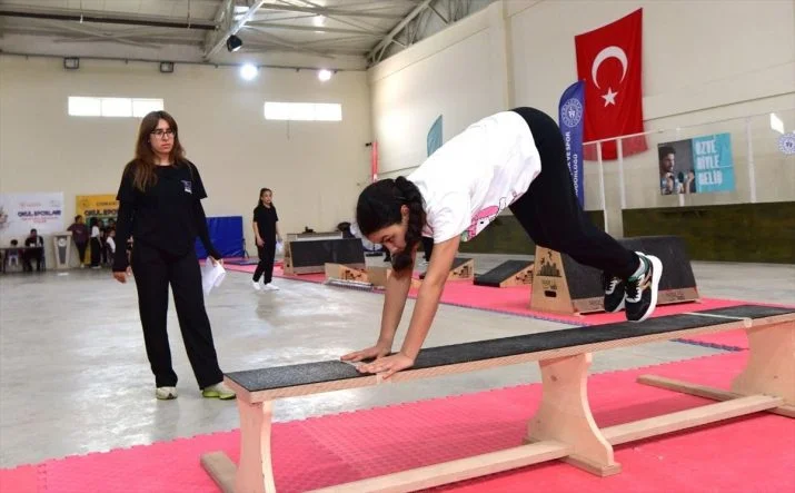 Osmaniye’de okul sporları cimnastik müsabakası yapıldı